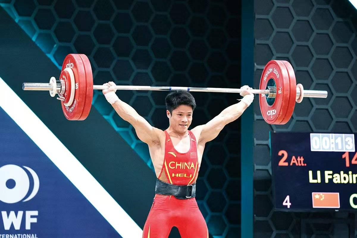 南非举重名将刷新纪录，夺得铜牌成就的简单介绍