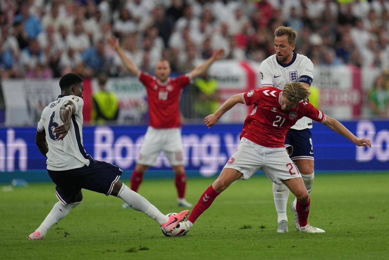 开云体育入口-包含英格兰遭遇瑞士逼平，小组出线形势堪忧的词条