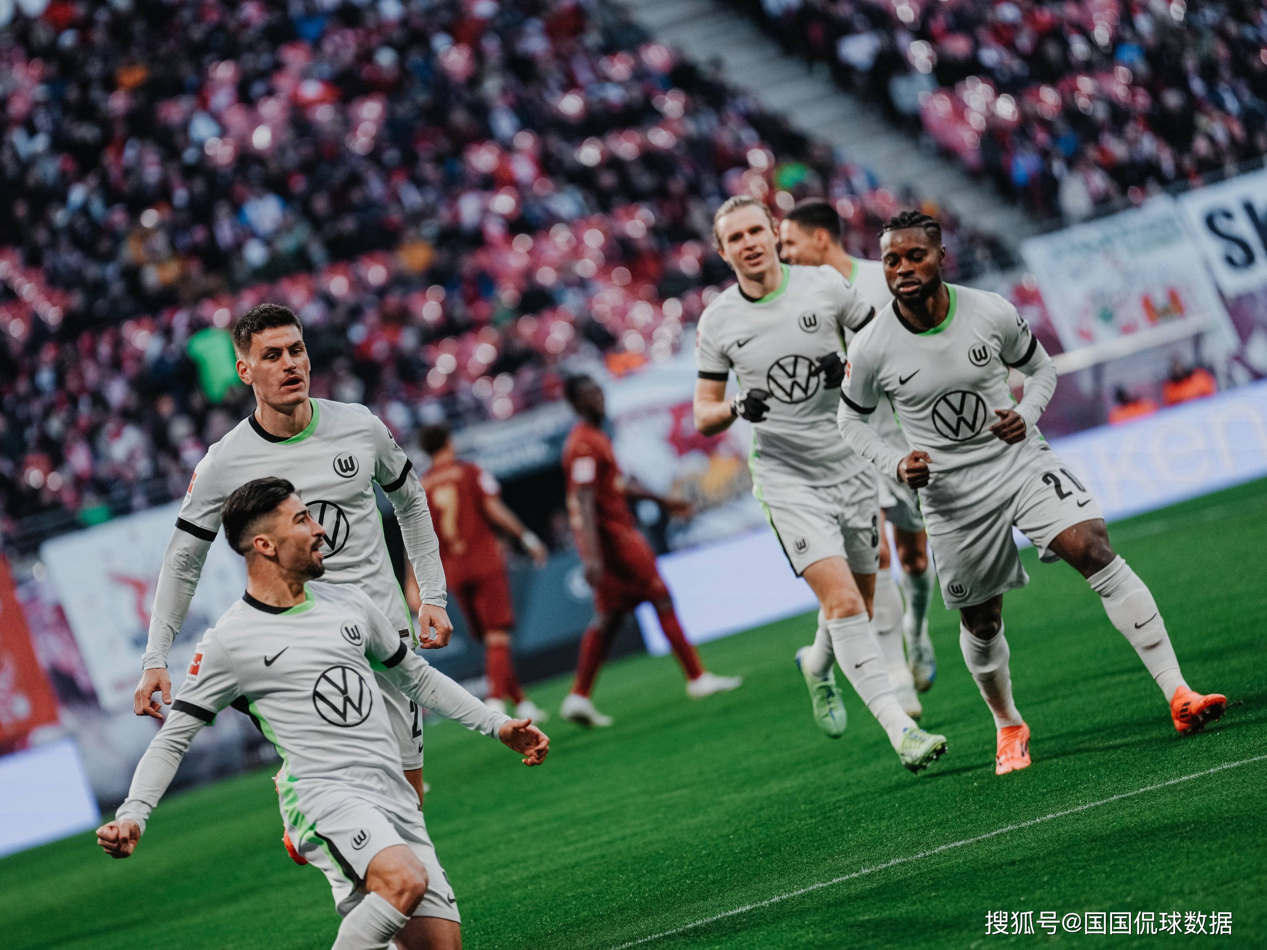 开云体育app-沃尔夫斯堡惨败弗赖堡，防线连续被攻破漏洞百出的简单介绍