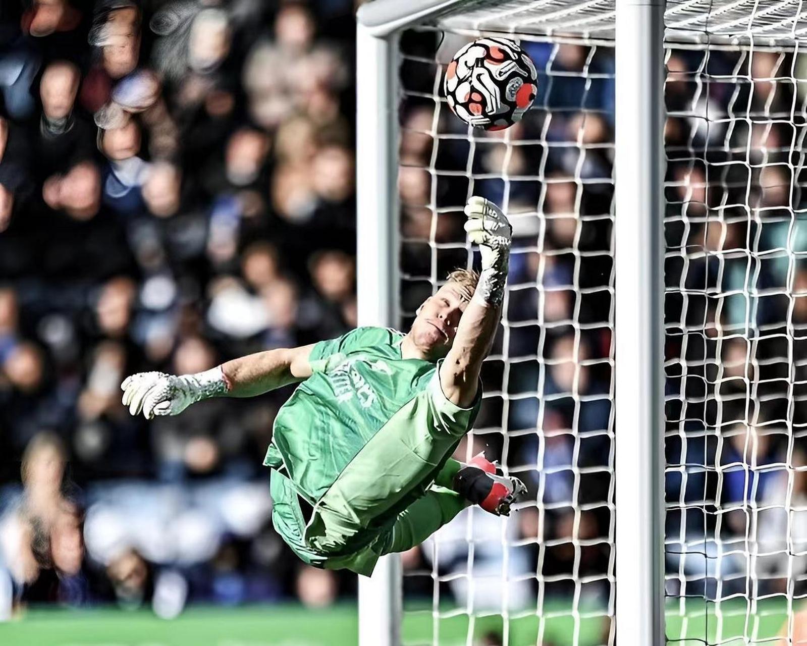 包含守门员复出，重要位置再次稳固，表现值得期待的词条