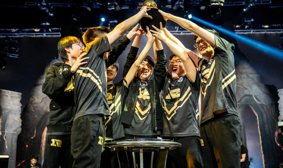 G2险胜RNG，Xiaohu团战一打五2025世界赛3:2（柏林）