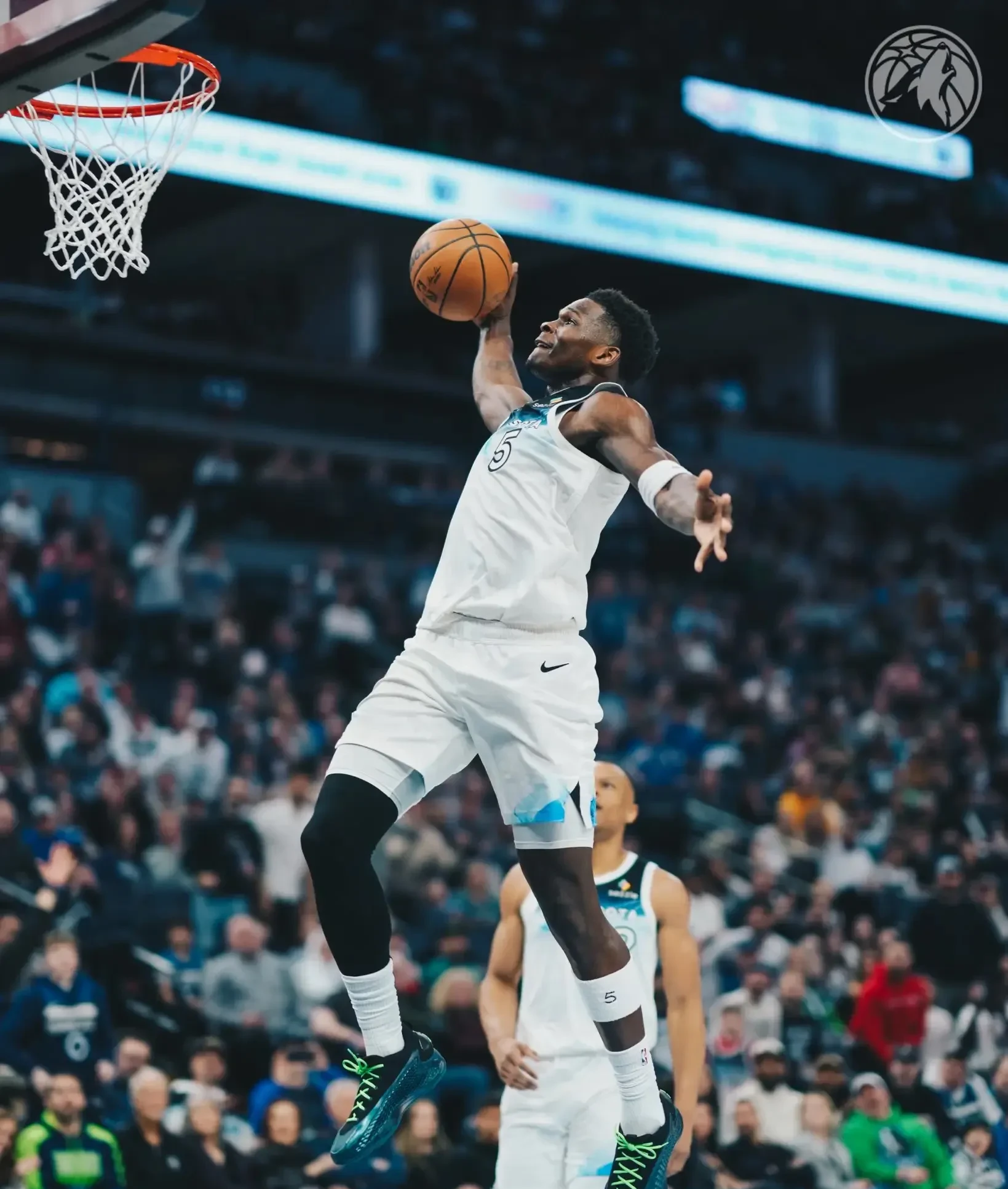 森林狼全队进攻火力全开,赢得比赛 森林狼全队进攻火力全开,赢得比赛