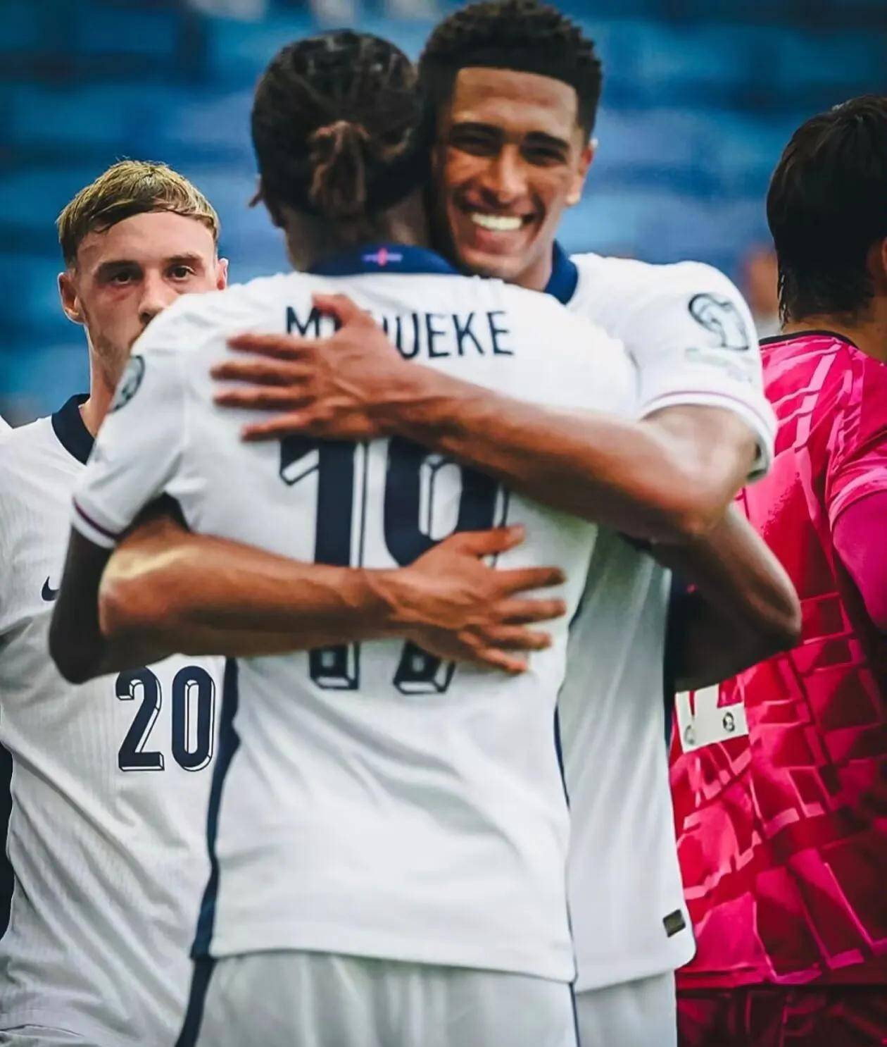 英格兰逆转挪威，率先晋级八强