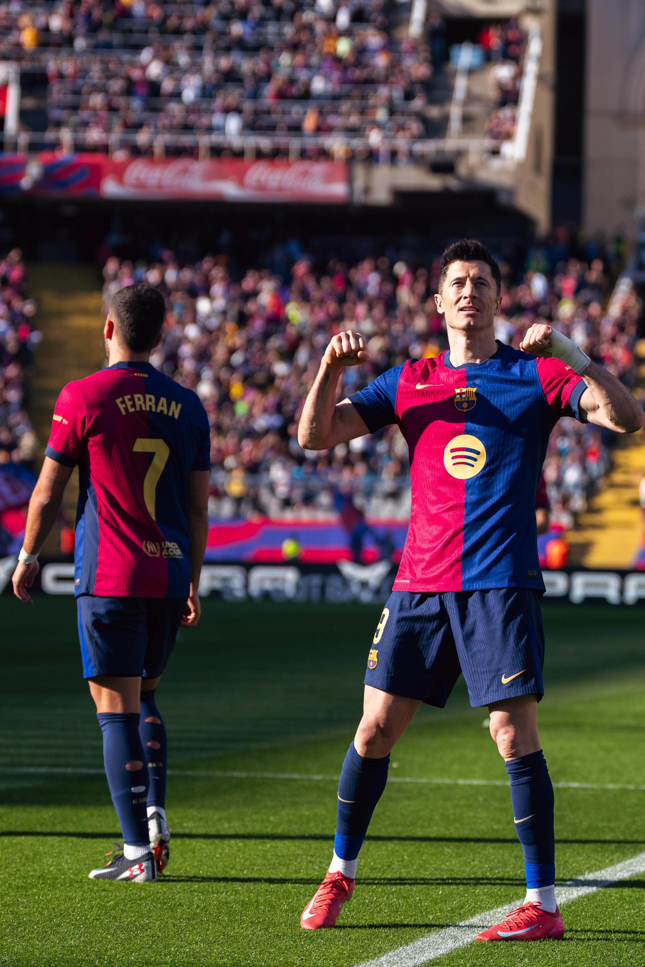 包含皇马完胜法国，莱万绝境逆转的词条