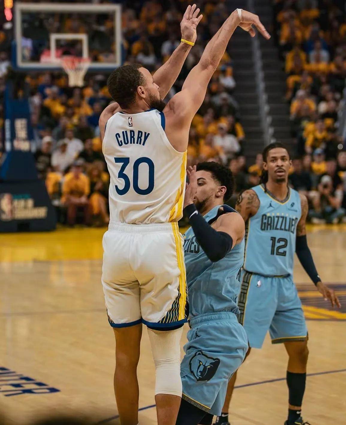 开云体育平台APP-包含灰熊力克新疆队，拉文统治全场的词条